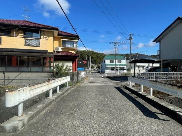 南国市元町　中古戸建の前面道路含む現地写真