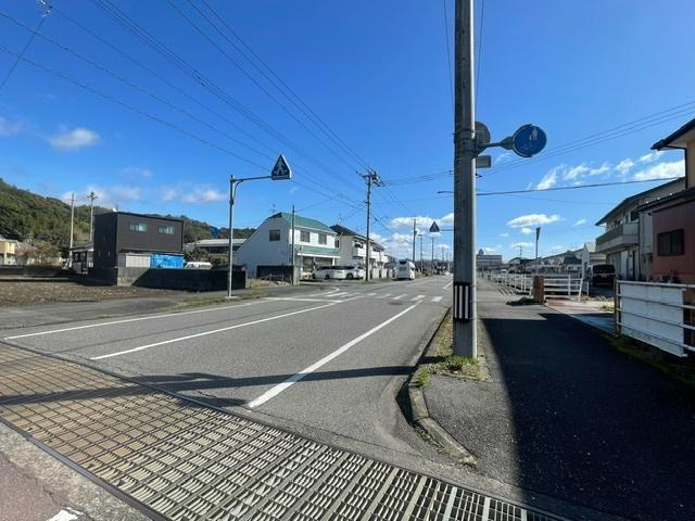 南国市元町　中古戸建の前面道路含む現地写真