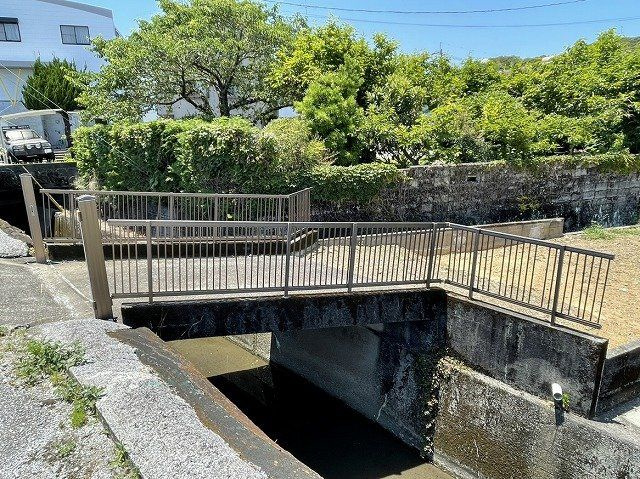 長浜　土地の外観|通路橋。
