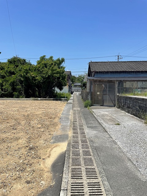 長浜　土地の前面道路含む現地写真|東側道路（公道）。