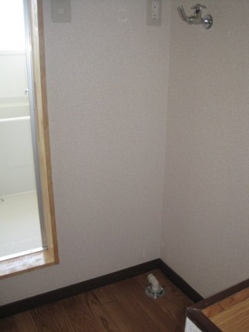 サンシャイン朝田の設備|脱衣室に洗濯機置き場があります。