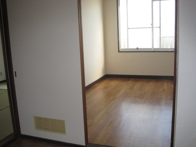 サンシャイン朝田の洋室|4.5帖の洋室です。