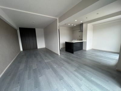 【居間・リビング】 | エバーランドシティ新泉北8番館 | ゆったりとした居間です