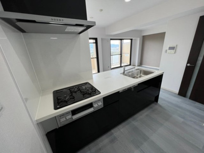 【キッチン】 | エバーランドシティ新泉北8番館 | お料理しやすいキッチンです