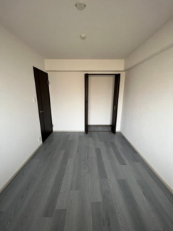 【洋室】 | エバーランドシティ新泉北8番館 | 明るい洋室です