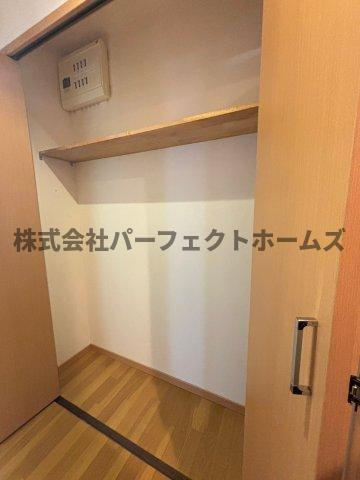 招提南町1丁目戸建て2階部分　賃貸の収納|収納のためのスペースです