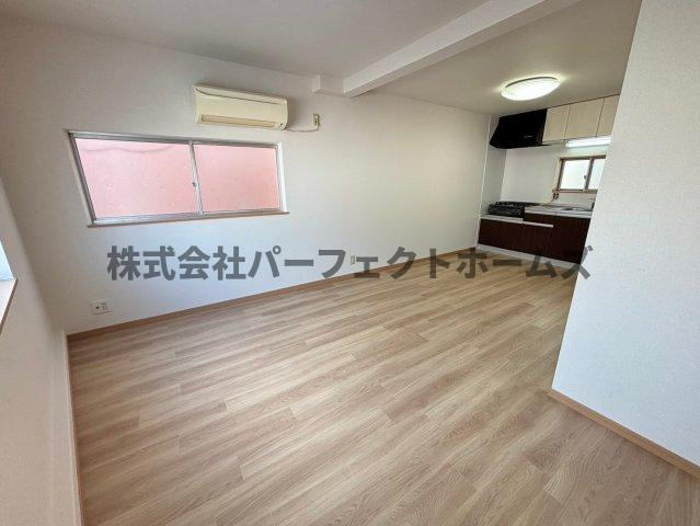 招提南町1丁目戸建て2階部分　賃貸の居間・リビング|ゆったり過ごせるリビングです