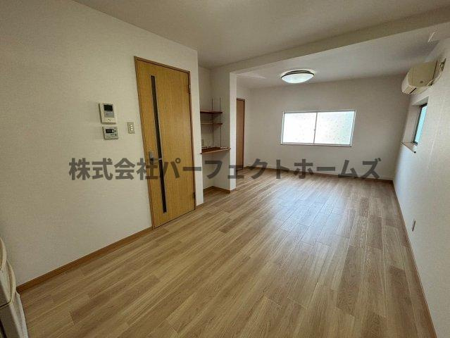 招提南町1丁目戸建て2階部分　賃貸の居間・リビング|リビングです