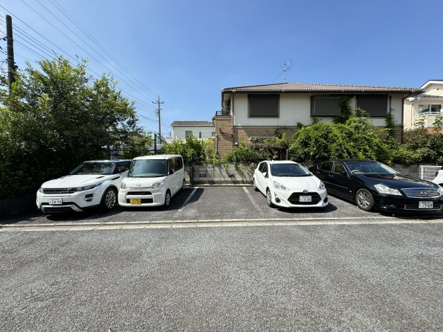 レグルス松戸Ｂ棟の駐車場