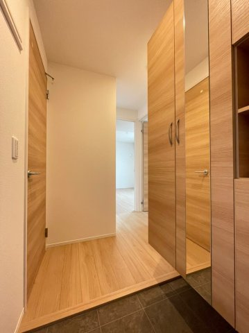 YKメゾン向陽の玄関