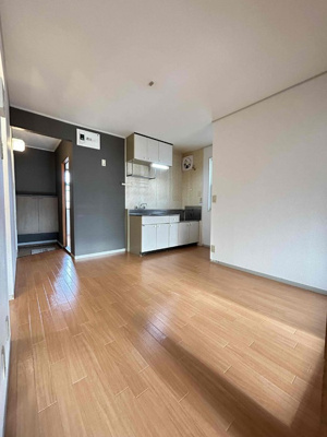 【居間・リビング】 | 冬築タウン・パートⅡ F棟 | 【冬築タウン・パートⅡ F棟】レースカーテンは設備です。