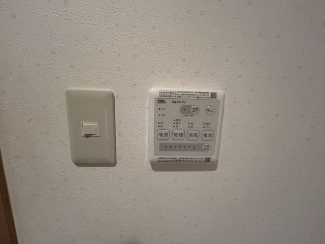 【セキュリティ】 | ネオハイツ上白川 | 浴室乾燥機能付きです、雨の日でも洗濯物を干せますね！