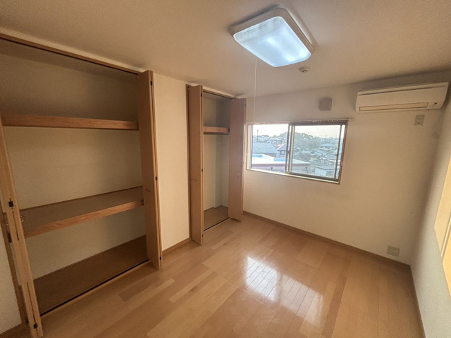 【洋室】 | ネオハイツ上白川 | 個室として６帖の洋室がありますので、寝室として利用可能です。