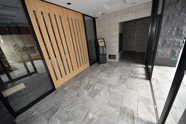 プレサンス難波インフィニティのエントランス