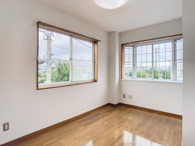 ハイツマロニエ1番館の洋室