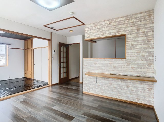 ハイツマロニエ1番館の居間・リビング