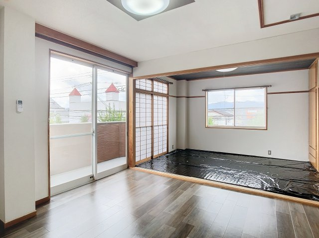 ハイツマロニエ1番館の居間・リビング