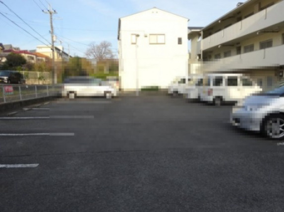 ビューハイツの駐車場