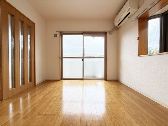 ガーデンハイツ永野Ⅲ B棟の居間・リビング