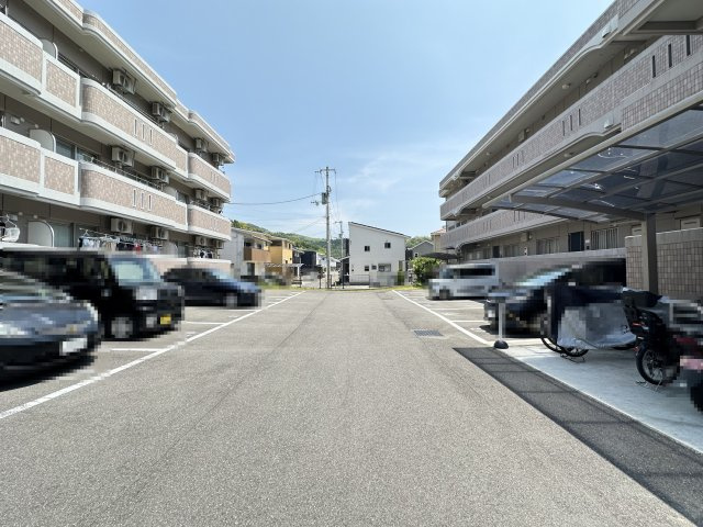 ガーデンハイツ永野Ⅲ B棟の駐車場