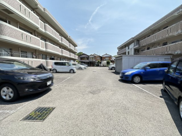 ガーデンハイツ永野Ⅱの駐車場