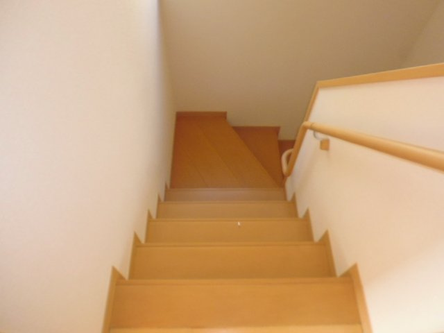 倉敷市中畝８丁目の一戸建ての内装|階段