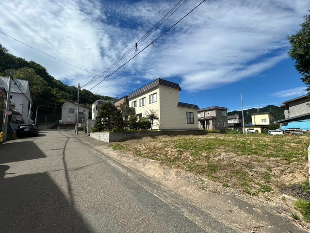 石山3条8丁目新築建売の前面道路含む現地写真|※未着工なので内覧できません。お問合せのお客様には建築内容のご説明をいたします。