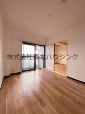 【洋室】 | 　交野ロイヤルコート | 個人の部屋や寝室として使える洋室です