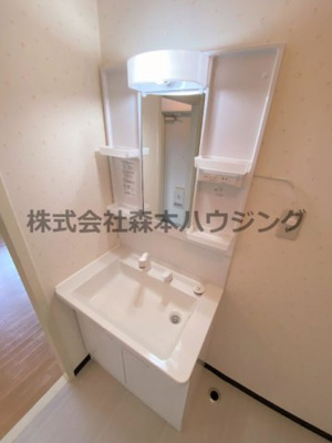 【独立洗面台】 | 　交野ロイヤルコート | 独立洗面台あり、毎朝おしゃれに忙しい女性の方におすすめです