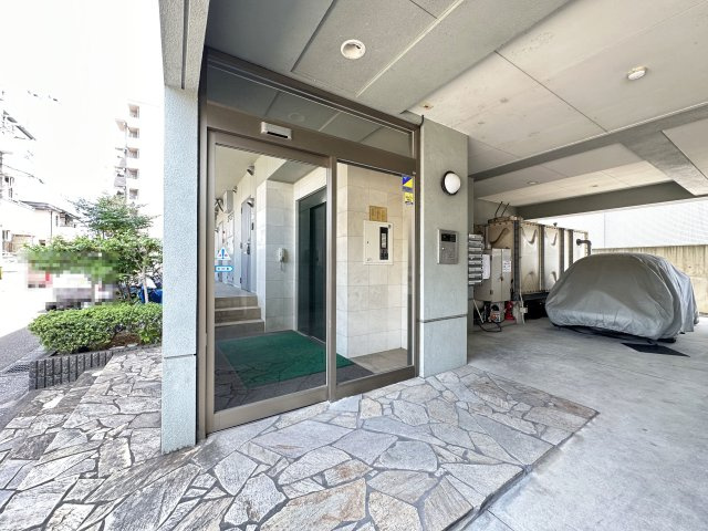 COCO北本町のエントランス