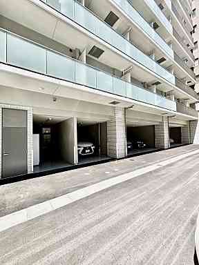 スプランディッド江坂Ⅲの駐車場