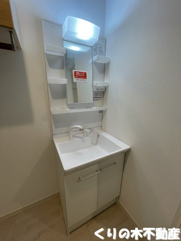 【独立洗面台】 | フレグランス原　B棟 | 独立洗面台、小物を置くことができて便利です