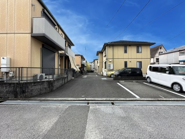シンフォニーD棟の駐車場