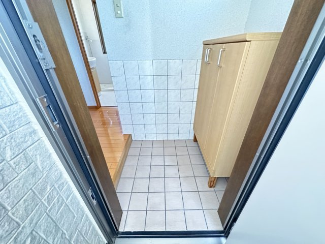 クローバー南川添の玄関