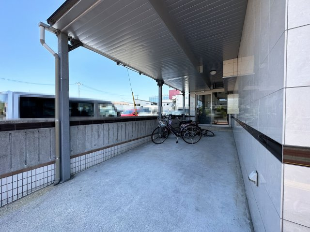 クローバー南川添の駐車場