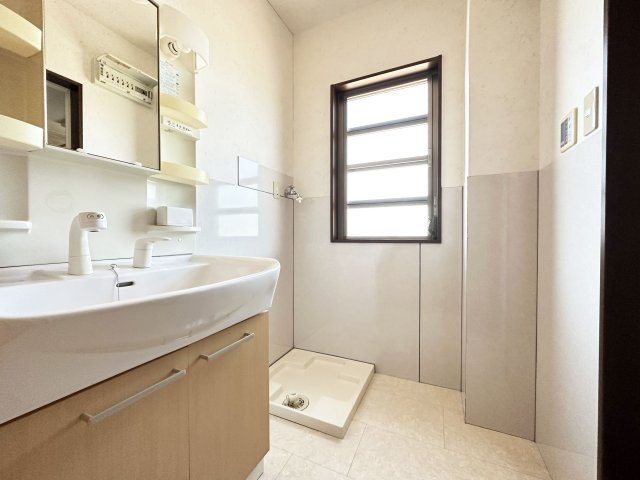 クローバー南川添の洗面所