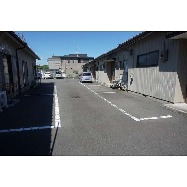 臼井住宅の駐車場