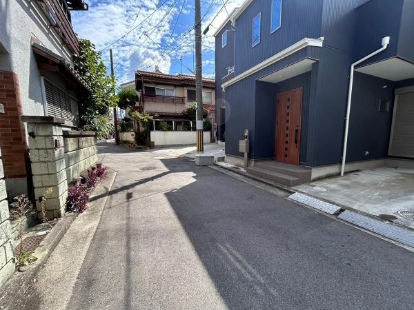 【前面道路含む現地写真】