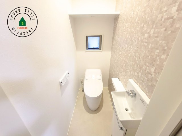 宮崎市昭和町モデル（1号棟）のトイレ|温水洗浄便座を完備しております。