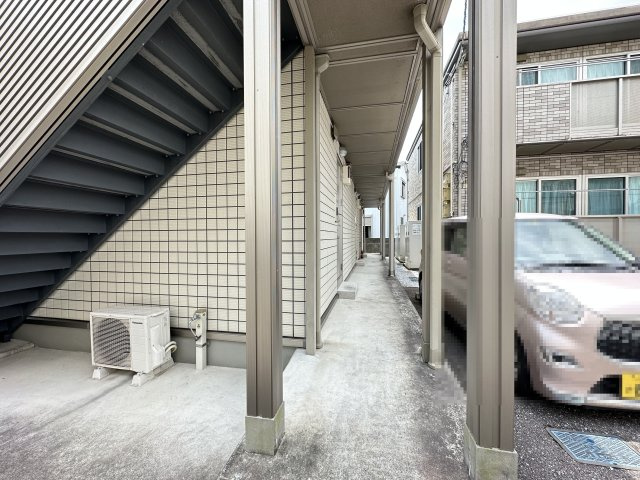 SOUVENIR Aのエントランス