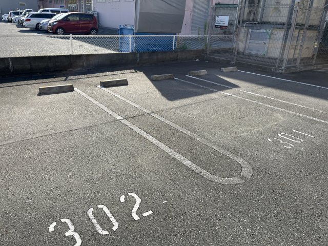 アルベージュ今宿の駐車場