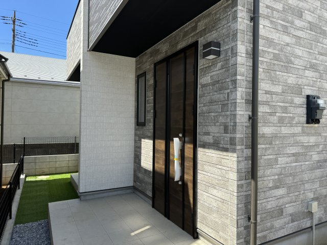 松戸市二十世紀が丘美野里町新築戸建【柿ノ木台小学校：8分】のエントランス|エントランス・玄関ポーチ