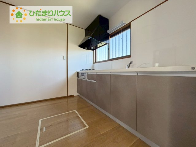 Grace Living 日立｜金沢町6丁目　中古戸建のキッチン|ワイドなキッチンスペースなので、2品、3品同時に作れちゃいますね( *´艸｀)