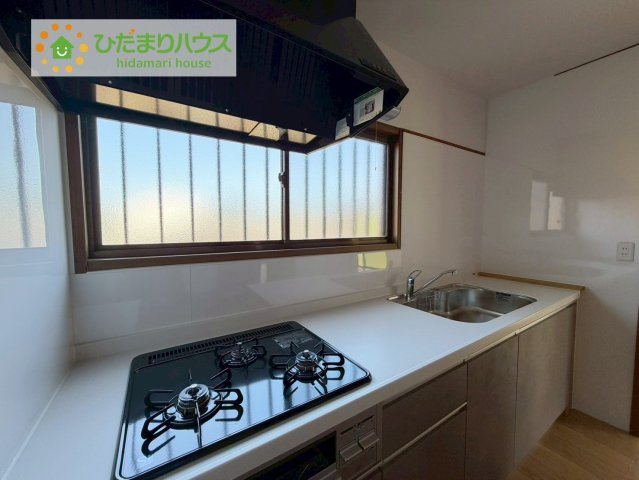 Grace Living 日立｜金沢町6丁目　中古戸建のキッチン|3口コンロでお料理する時間も短くなりそうですね(*‘∀‘)