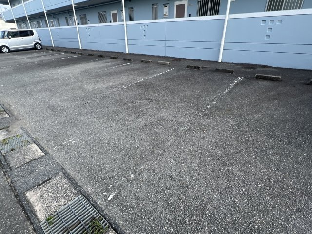 エステートピア香呂の駐車場