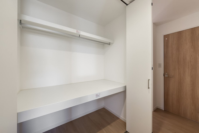 【収納】 | ＜FG＞深谷市上野台390フルクラシルB棟 | 2階廊下収納。各部屋の収納はもちろん、共用部分に収納があるのは何かと便利です◎