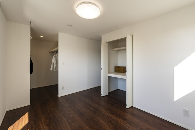 【寝室】 | ＜FG＞深谷市上野台259フルクラシルB棟 | 2階主寝室。クローゼット＆ウォークインクローゼット付で収納スペースには困らなさそうですね◎