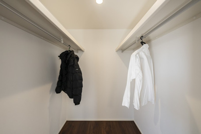 【収納】 | ＜FG＞深谷市上野台259フルクラシルB棟 | 主寝室WIC。たっぷり収納できるWICがあるので収納もラクラクできちゃいます◎