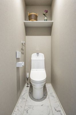 【トイレ】 | ＜FG＞本庄市見福4丁目フルクラシル | 収納棚付トイレ。デザイン面にも拘りを持っており、自信を持ってご案内出来るトイレです◎