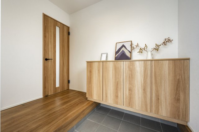 【玄関】 | ＜FG＞本庄市見福4丁目フルクラシル | 並んで座って靴の脱着が出来るゆとりの玄関